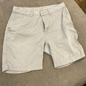 Patagonia men’s shorts in gray 8 inch inseam. Size 31”
